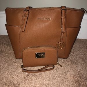 Michael Kors Tote (Medium) and Wristlet